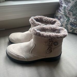 Khombu Cozy Fur-Lined Boots